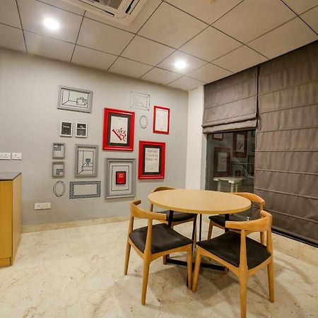 Collection O Singha Chowk Гургаон Екстериор снимка